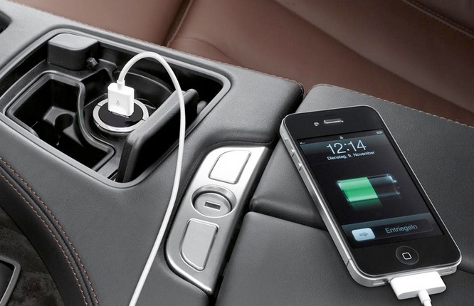 چرا نباید موبایل را از پورت فندک خودرو شارژ کنیم؟