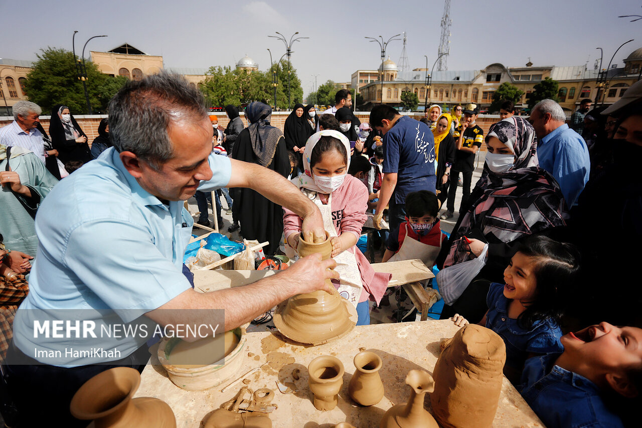 عکس/ برپایی کارگاه سفالگری برای کودکان