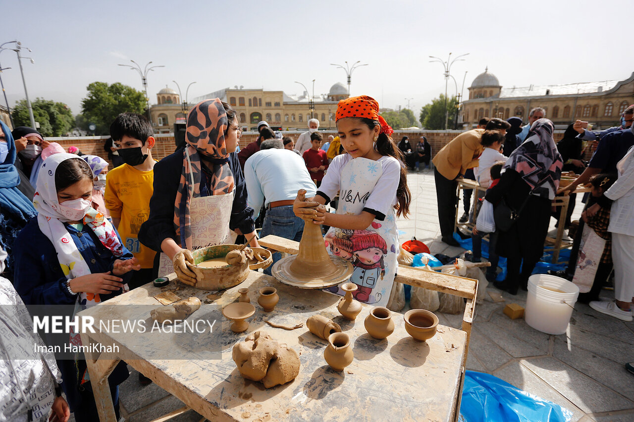 عکس/ برپایی کارگاه سفالگری برای کودکان