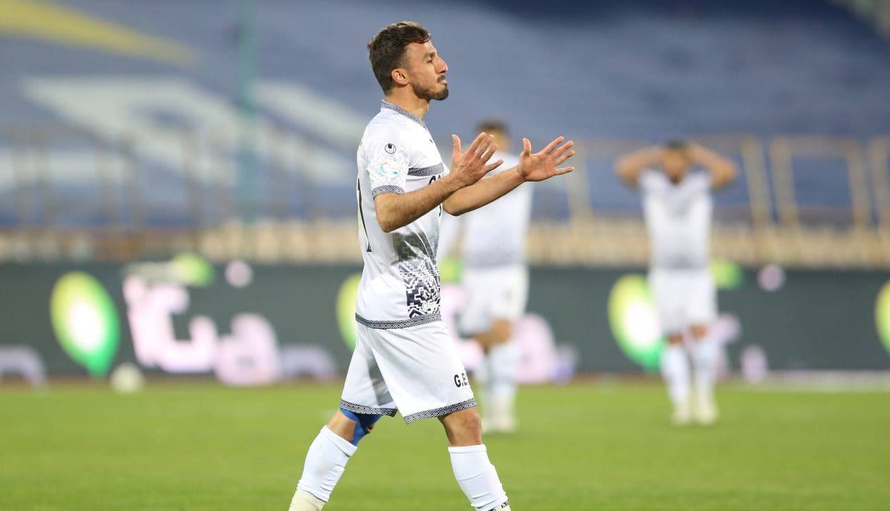 رقابت سرخابی و سپاهان برای صید شاه ماهی لیگ!  رقابت سرخابی و سپاهان برای صید شاه ماهی لیگ!