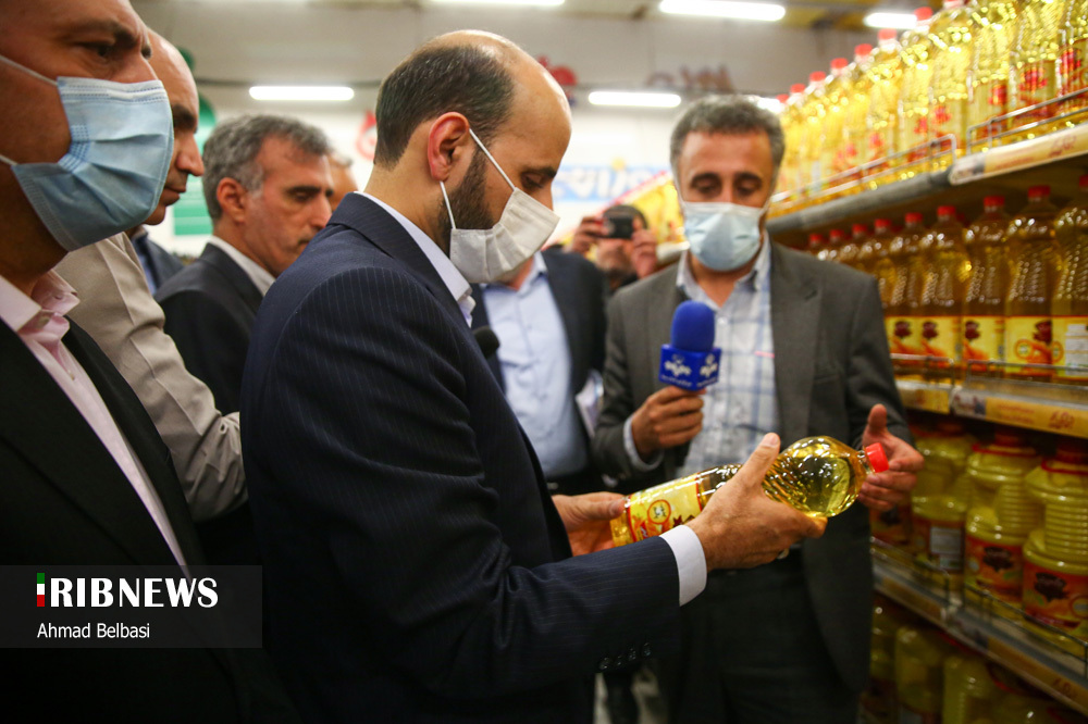 عکس/ کشف انبار احتکار مواد غذایی در باقرشهر