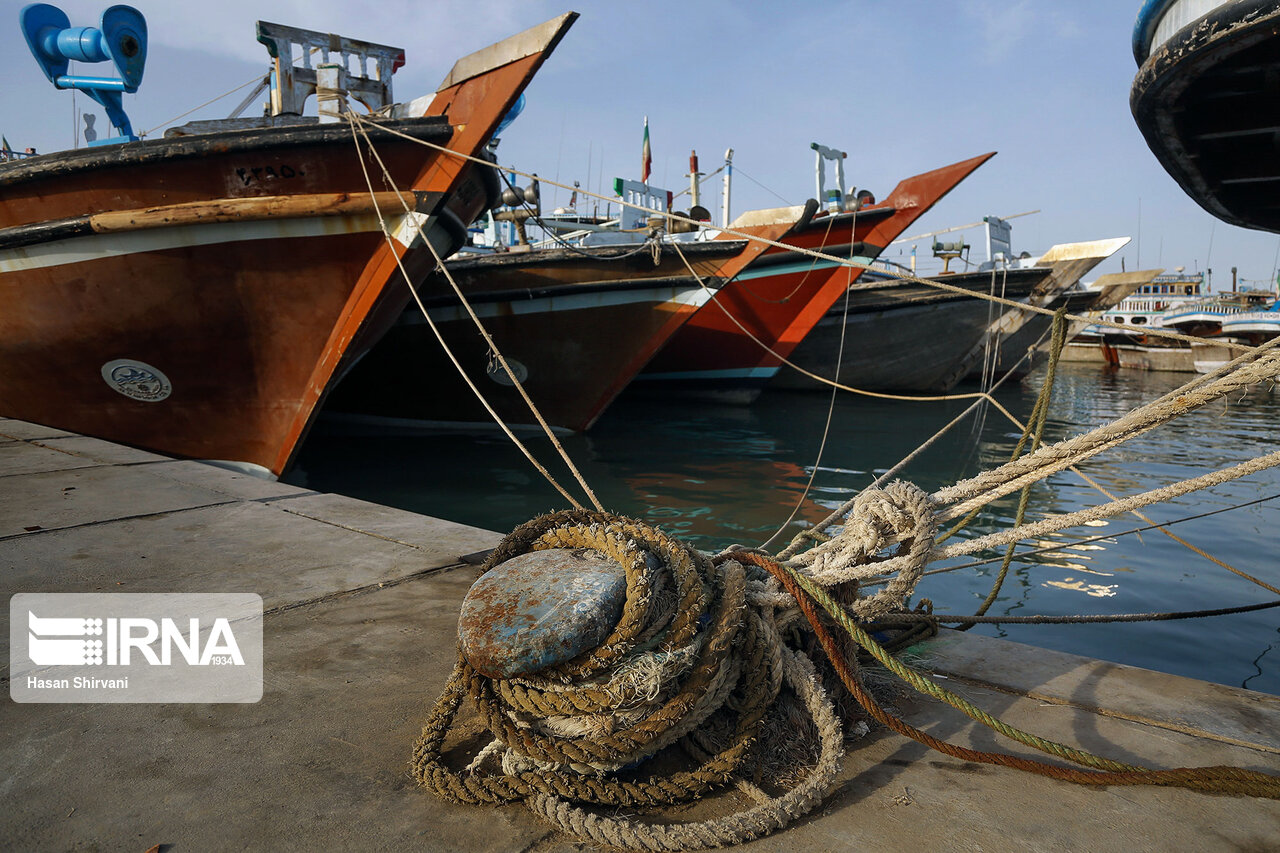 نجات دو لنج حادثه دیده در حد فاصل جزیره هنگام و جزیره قشم