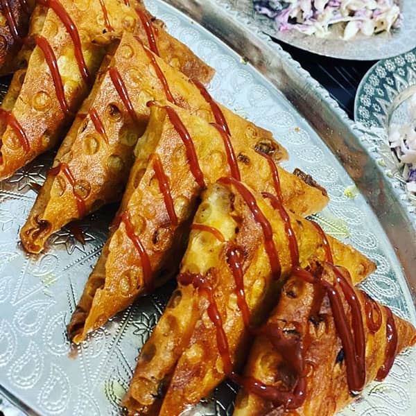 سمبوسه سوسیس خوشمزه به روش بیرونی