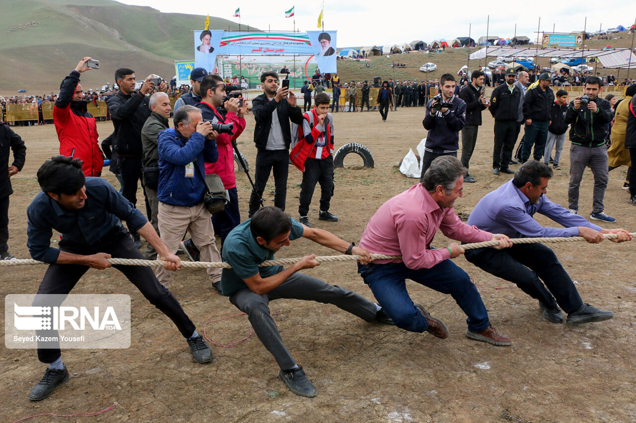 عکس/ اسب سواری بانوان در جشنواره فرهنگی ورزشی عشایر