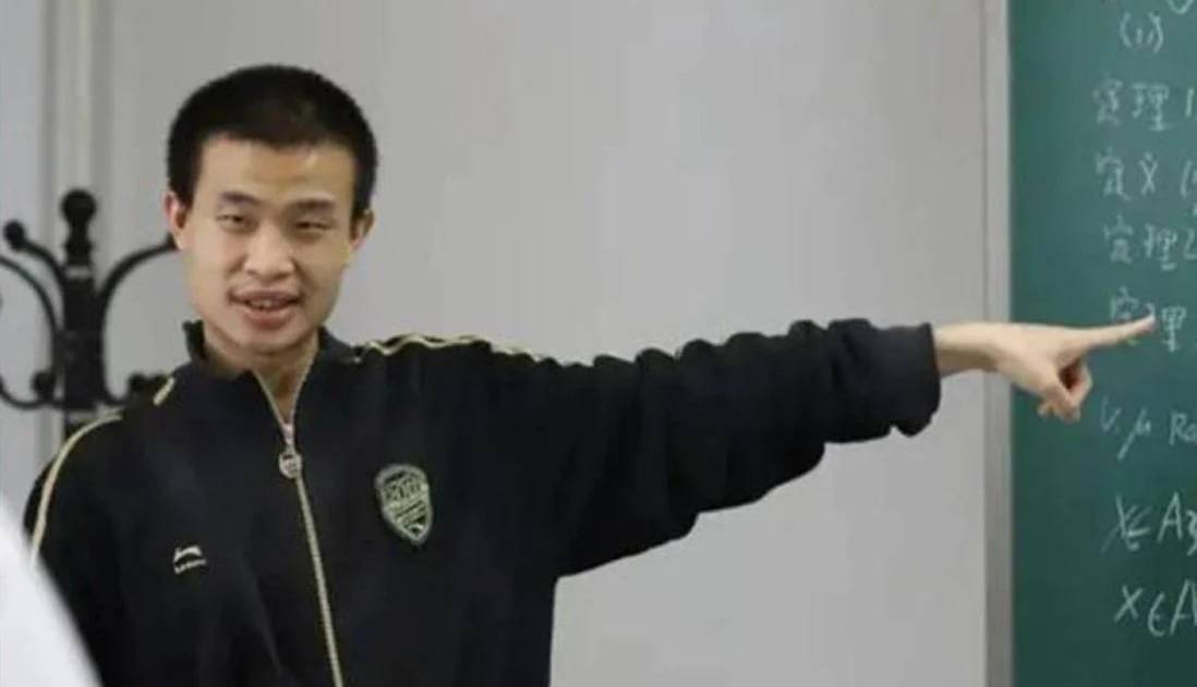 نابغه چینی یک مسئله ریاضی را که دانشمندان چهار ماه درگیرش بودند، در یک روز حل کرد!