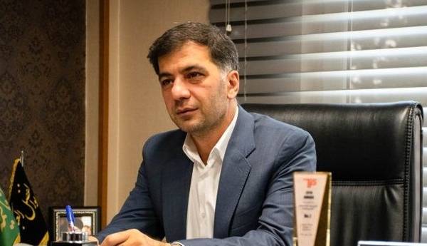 حجت کریمی: سلبریتی‌ها بدانند با شعار دادن شکمی‌سیر نمی‌شود
