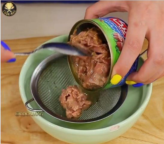 شام عجله ای با تن ماهی و گوجه!