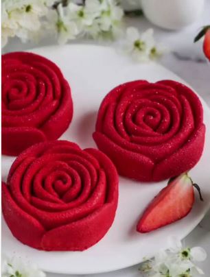 تزئین شیک و لاکچری دسر گل رز