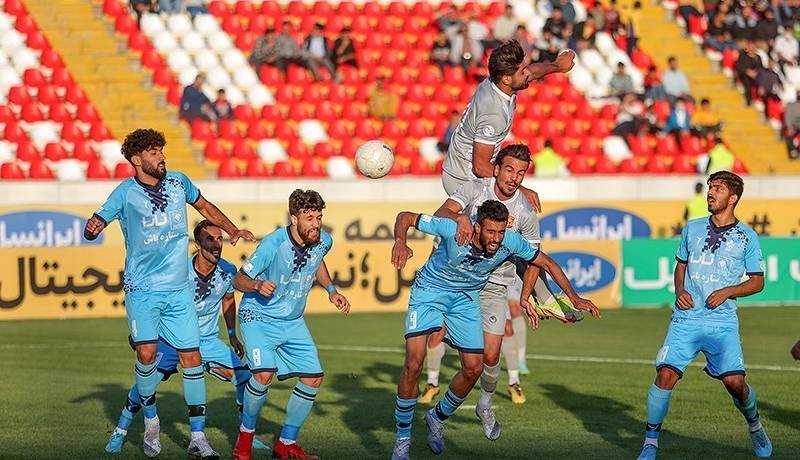 باشگاه پیکان به فوتبال ایران خدمت کرده است