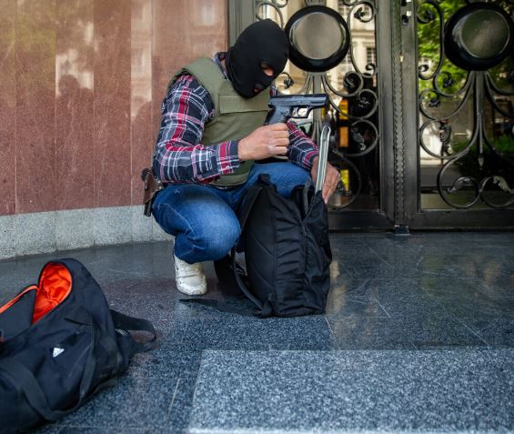 درگیری مسلحانه در فارس به هلاکت قاچاقچیان و کشف شیشه منجر شد