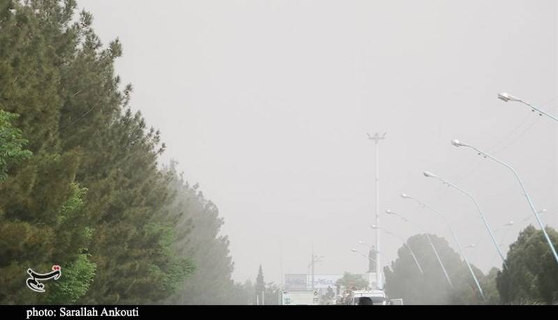 استمرار آلودگی هوا در کلانشهر شیراز؛ اردیبهشتی که به‌جای عطر بهارنارنج با بوی خاک به پایان می‌رسد