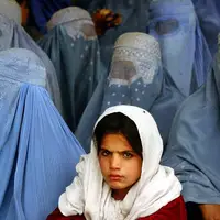 دستور جدید طالبان: مجریان زن صورت‌شان را بپوشانند