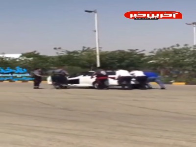 آبروریزی در نمایشگاه خودرو؛ خراب شدن ماشین مقابل چشم بازدیدکنندگان! آبروریزی در نمایشگاه خودرو؛ خراب شدن ماشین مقابل چشم بازدیدکنندگان!