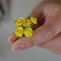 یک دسته گل جذاب مینیاتوری با کاغذ 