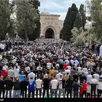 حضور ۳۰ هزار نمازگزار فلسطینی در مسجدالاقصی