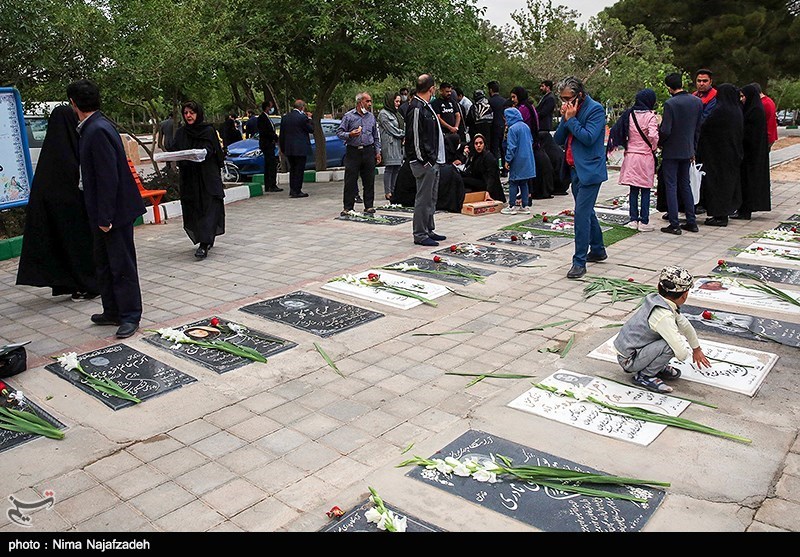 عکس/ گلباران قطعه بخشندگان زندگی در مشهد