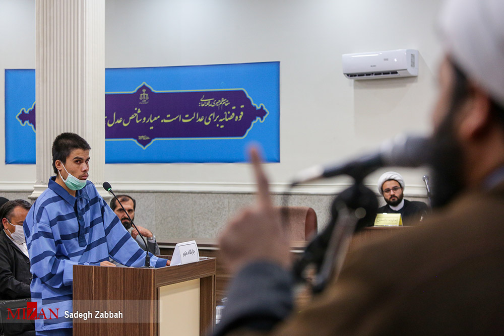 عکس/ قاتل ۲ روحانی در حرم مطهر رضوی در دادگاه محاکمه 
