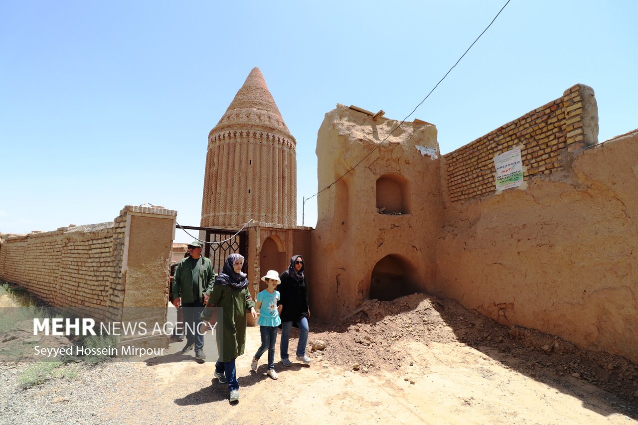 برج تاریخی علی آباد کشمر بردسکن