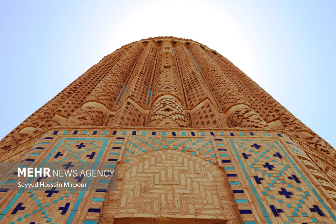 برج تاریخی علی آباد کشمر بردسکن