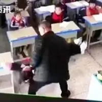 تنبیه یک دانش آموز چینی توسط معلم