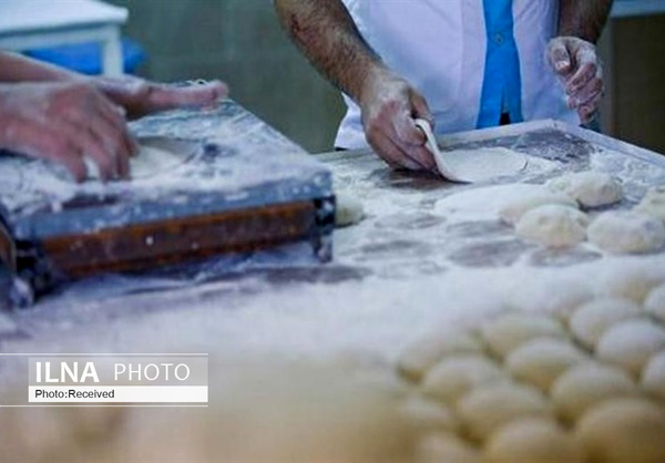 نانوایی‌های بسته و صف‌های شلوغ نان در باغملک
