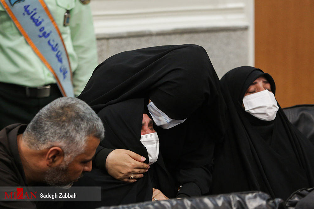 عکس/ اشک های خانواده روحانیون شهید در دادگاه