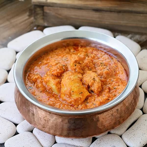 طرز تهیه خورش مرغ کاری مخصوص با خامه و قارچ