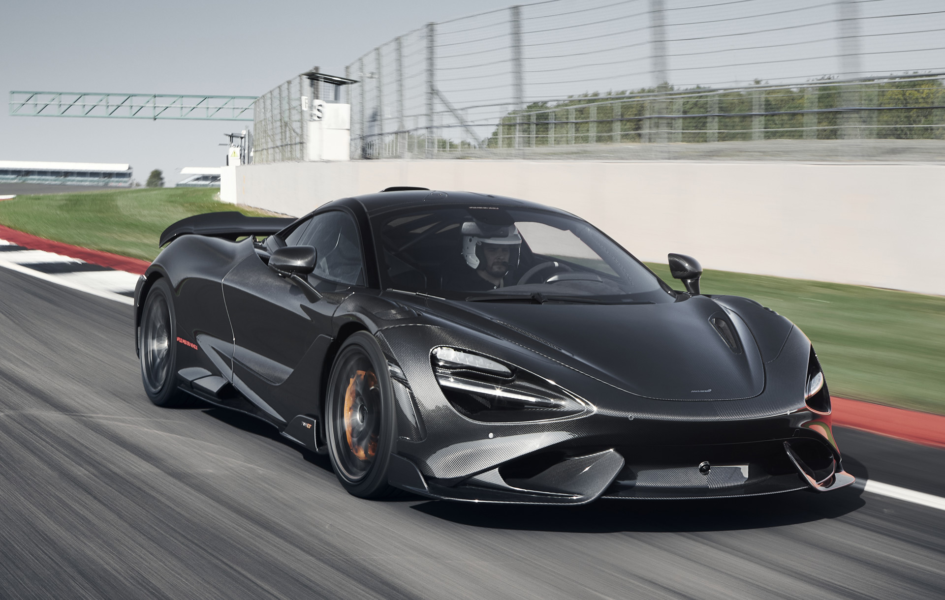 نگاهی به هیولای فیبرکربنی «مک لارن»