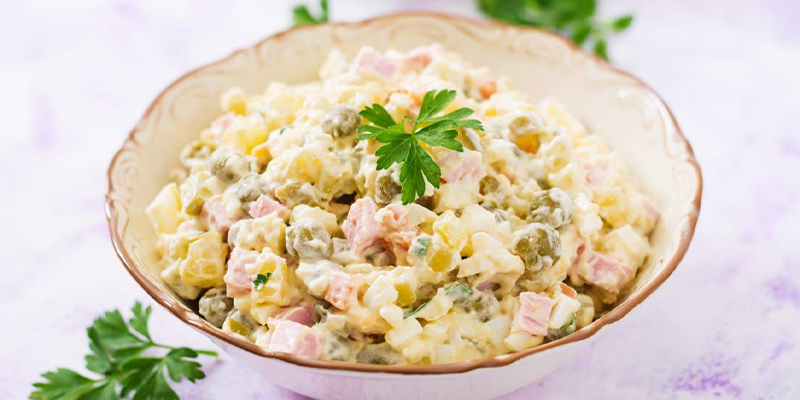 روشی خوشمزه برای تهیه «سالاد الویه» محبوب فصل بهار