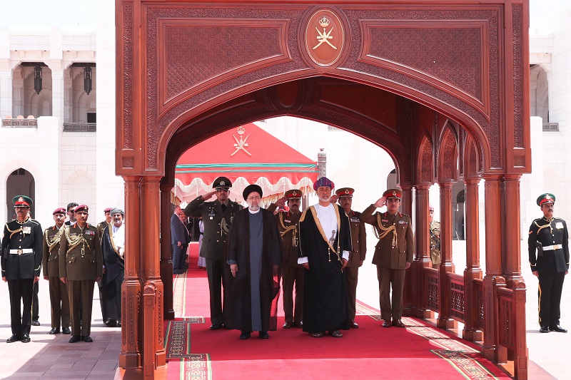 استقبال رسمی سلطان عمان از رئیس‌جمهور؛ عمانی‌ها سنگ تمام گذاشتند