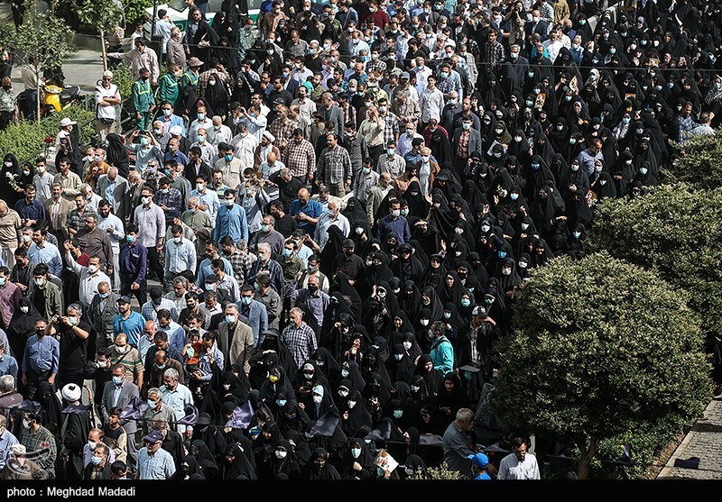 عکس/ اشک های مادر شهید «خدایی» بر بالین فرزند