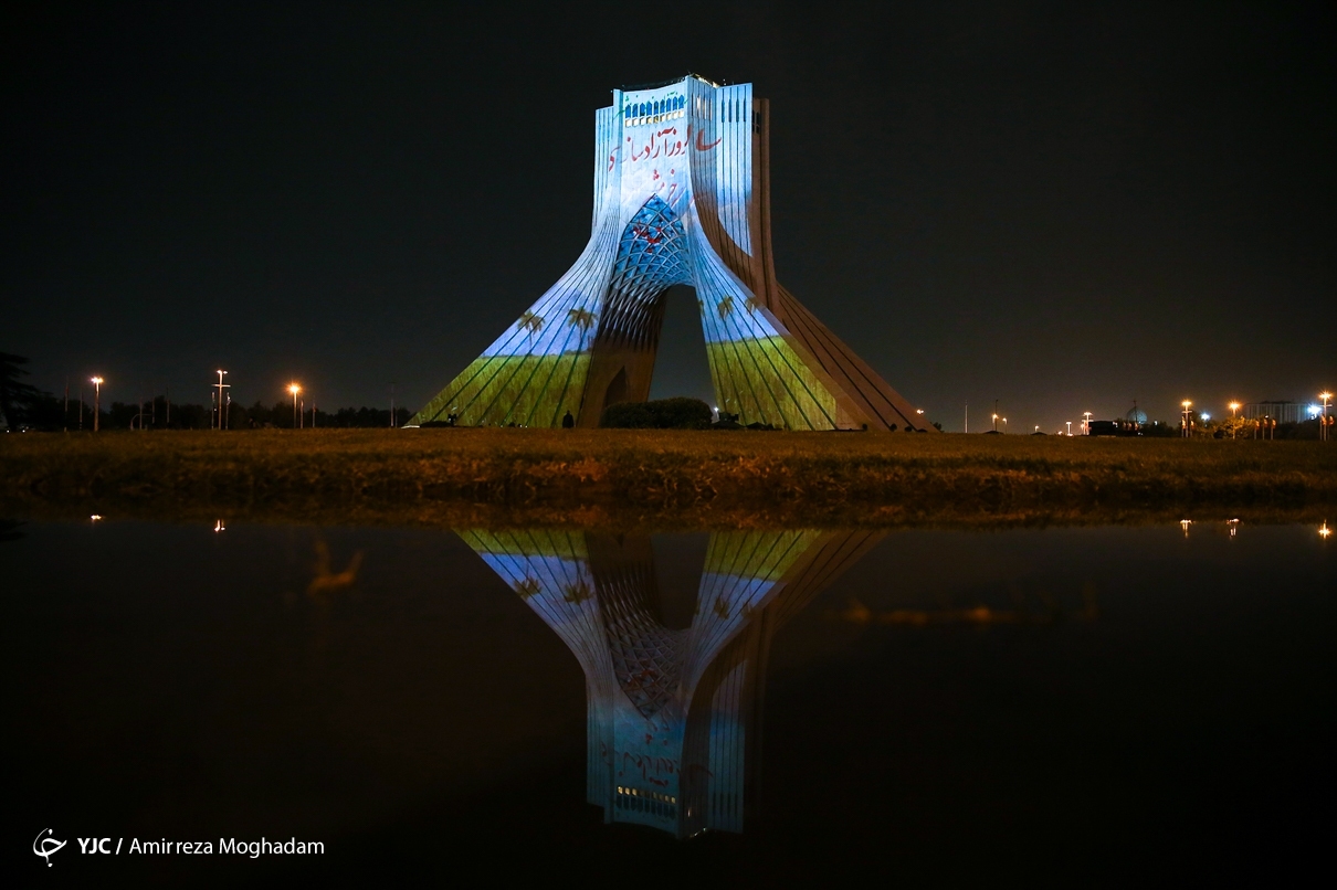 عکس/ نورپردازی سه بعدی به مناسبت سالروز آزادسازی خرمشهر در برج آزادی