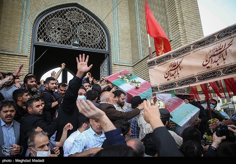 عکس/ اشک های مادر شهید «خدایی» بر بالین فرزند
