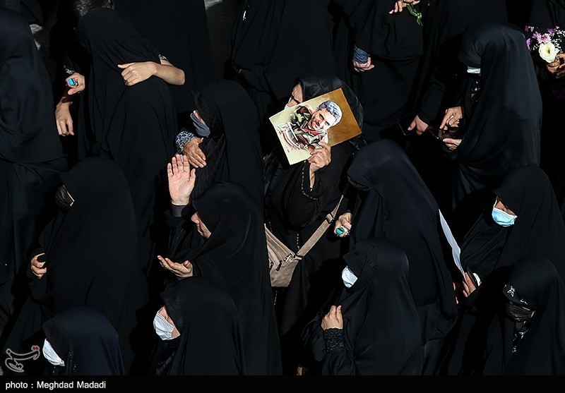 عکس/ اشک های مادر شهید «خدایی» بر بالین فرزند