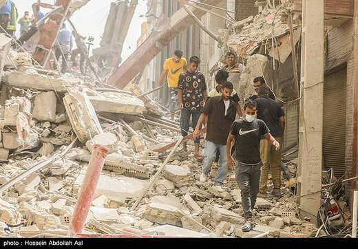 احتمال ریزش صددرصدی سازه متروپل به علت حرکت آن