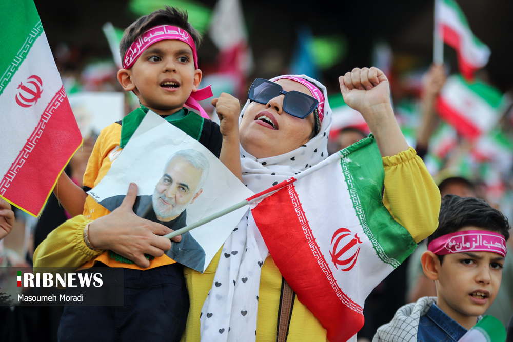 تصاویری جالب از اجتماع عظیم «سلام فرمانده» در استادیوم آزادی