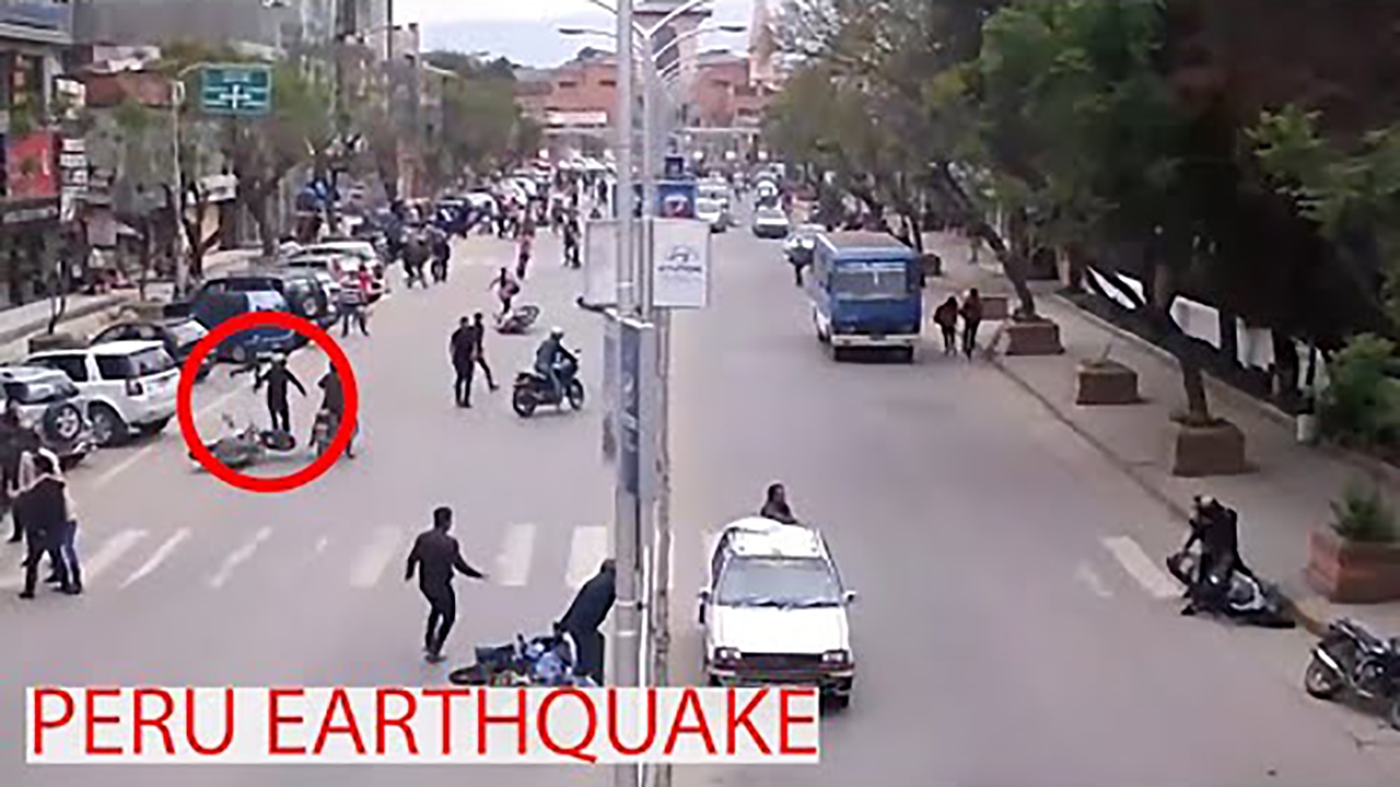 ببینید زلزله ۷.۲ ریشتری در پرو چگونه رانندگان را زمین گیر کرد!
