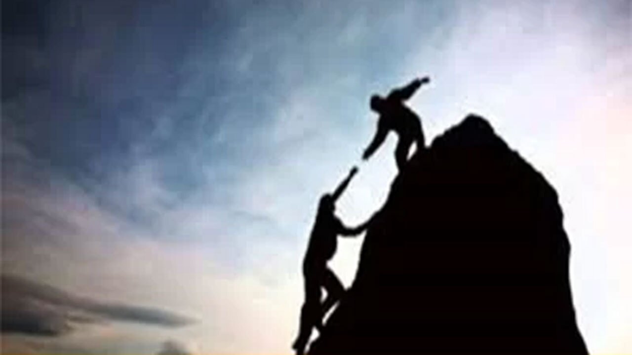 چگونه با خدمت به دیگران به آرامش برسیم؟