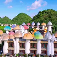 هتلی جالب با ساختمان‌های قارچی در چین