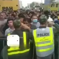 ادای احترام پلیس به مردم آبادان