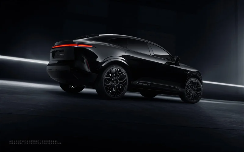 خودروی چینی آواتر ۰۱۱ MMW با طراحی نادر فقیه‌زاده معرفی شد