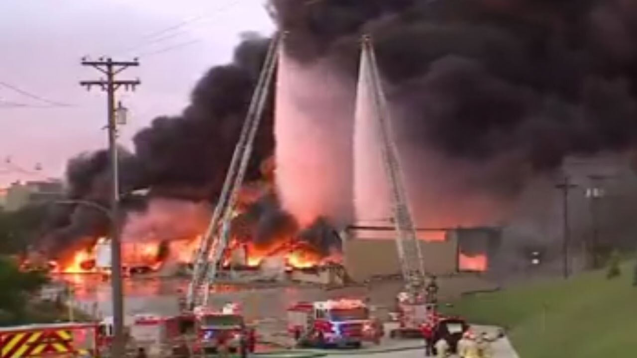 آتش‌سوزی مهیب در کارخانه مواد شیمیایی آمریکا