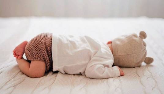 نوزادان را روی شکم نخوابانید  