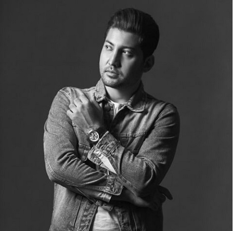 تیزر ویدئویی آهنگ جدید علی عباسی به نام «عشق میکنم»