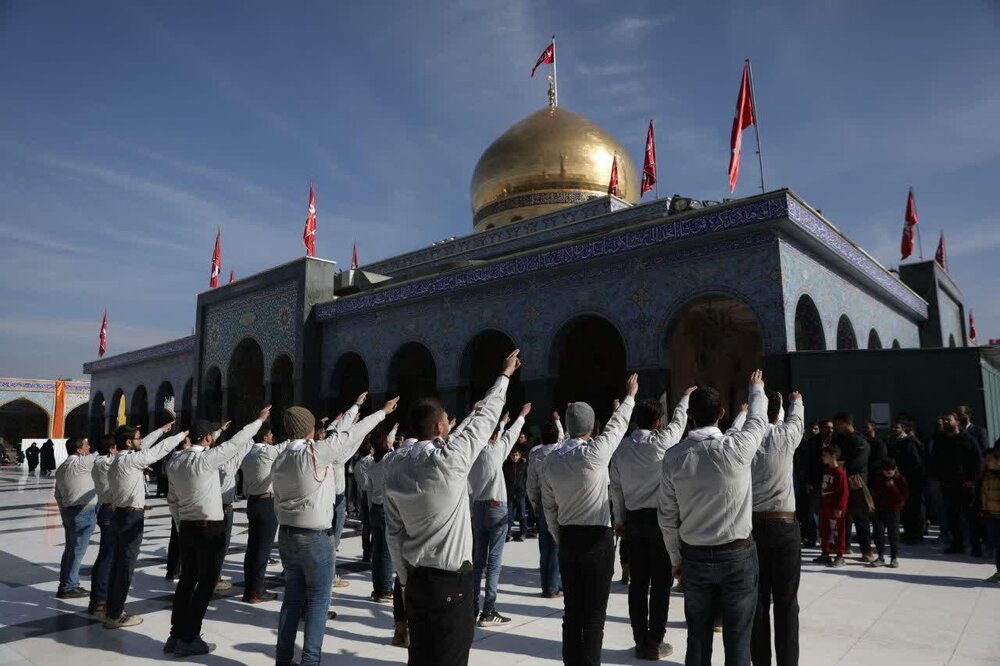 طنین انداز شدن سرود «سلام فرمانده» در حرم بانوی دمشق