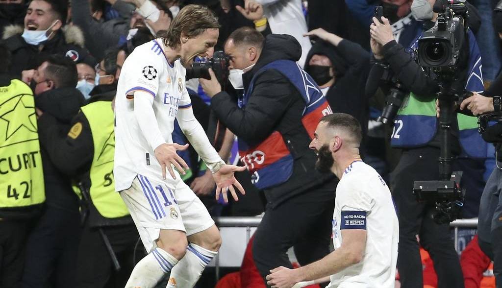 تعویض پیراهن لوکا مودریچ و کریم بنزما