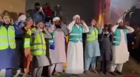 سر دادن اذان برای خاموش شدن آتش سوزی مهیب!