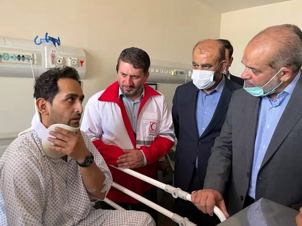 عیادت وزیر کشور از مصدومان حادثه قطار مسافری مشهد-یزد عیادت وزیر کشور از مصدومان حادثه قطار مسافری مشهد-یزد