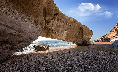 ساحل صخره ای نیرم در هرمزگان