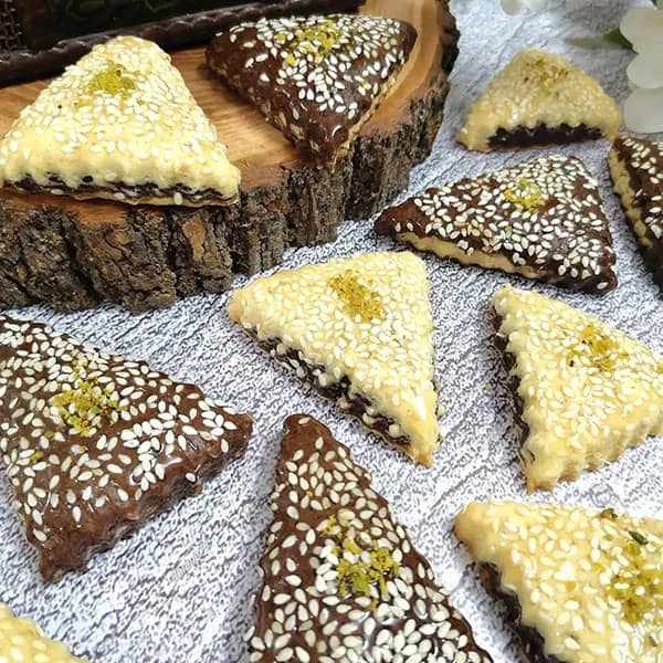 شیرینی دو رنگ کنجدی به روش خانگی